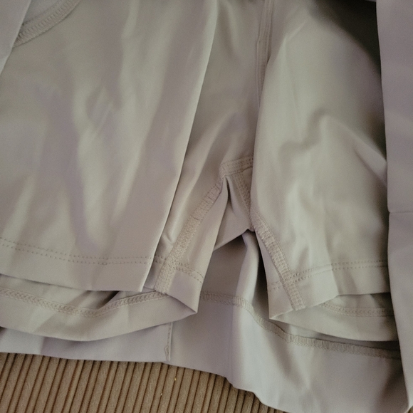 MAGGIE LANE Golf Skirt, Size 16, Light Khaki Color - Picture 3 of 6